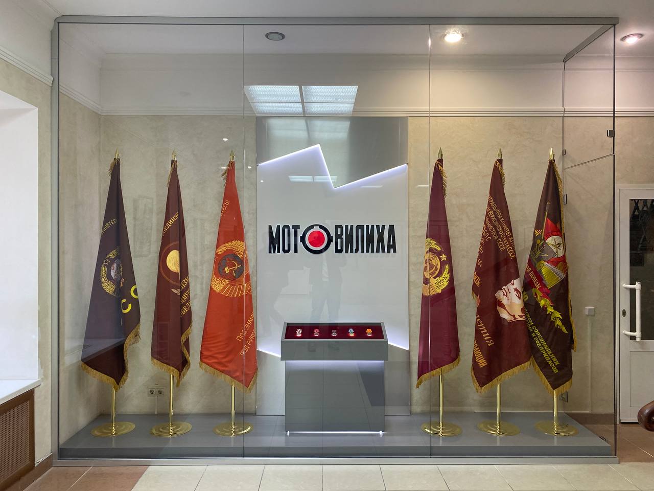 Шкаф-витрина для наград Мотовилихинского завода